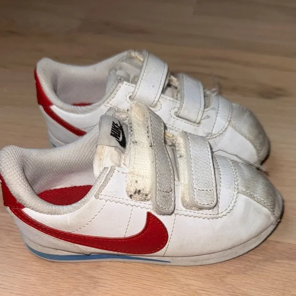 Nike Kids White and Red Velcro Sneakers - Picture 2 of 12